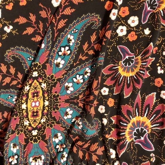 BCBGENERATION Black Tribal Print Sleeveless racerback top - Picture 6 of 7